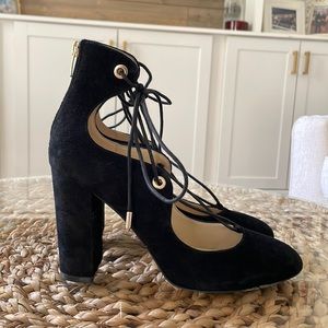 Marc Fisher black lace up pumps